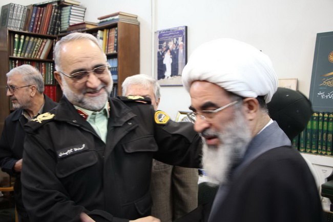 دیدار سردار میرحیدری فرمانده نیروی انتظامی استان قم وجمعی از فرماندهان این مجموعه با آیت الله فاضل لنکرانی