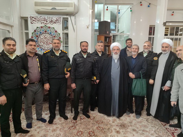 دیدار سردار میرحیدری فرمانده نیروی انتظامی استان قم وجمعی از فرماندهان این مجموعه با آیت الله فاضل لنکرانی