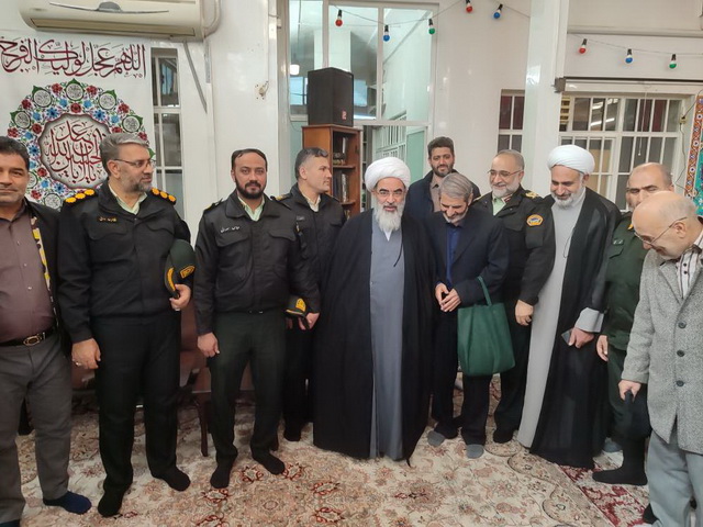 دیدار سردار میرحیدری فرمانده نیروی انتظامی استان قم وجمعی از فرماندهان این مجموعه با آیت الله فاضل لنکرانی