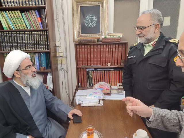 دیدار سردار میرحیدری فرمانده نیروی انتظامی استان قم وجمعی از فرماندهان این مجموعه با آیت الله فاضل لنکرانی