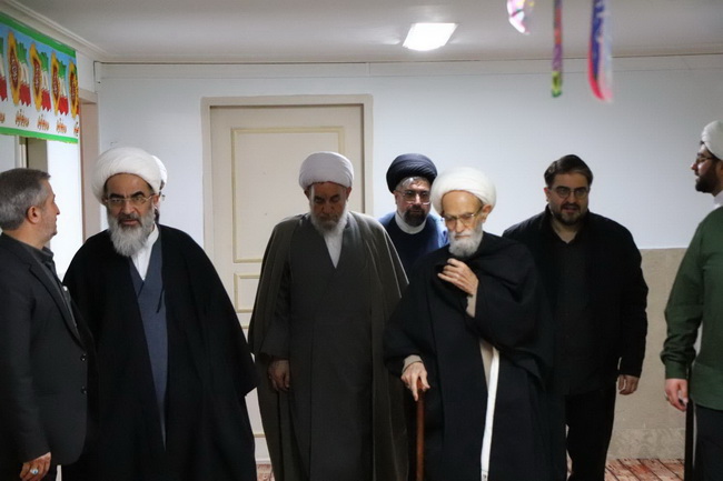 دیدار اساتید و طلاب حوزه علمیه حضرت ولی عصر(ع) شهرستان بناب و خانواده آنان