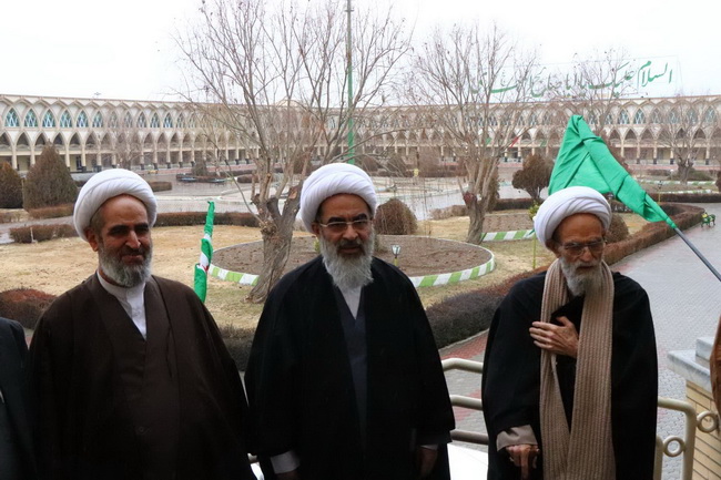 دیدار اساتید و طلاب حوزه علمیه حضرت ولی عصر(ع) شهرستان بناب و خانواده آنان