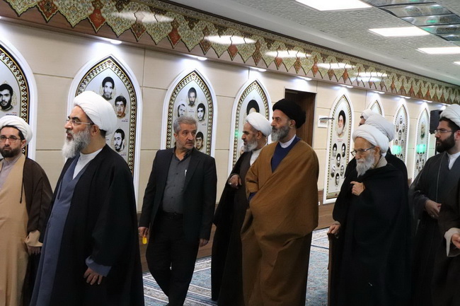 دیدار اساتید و طلاب حوزه علمیه حضرت ولی عصر(ع) شهرستان بناب و خانواده آنان