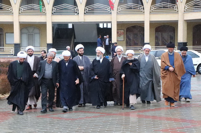 دیدار اساتید و طلاب حوزه علمیه حضرت ولی عصر(ع) شهرستان بناب و خانواده آنان