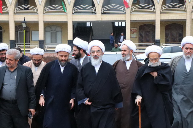 دیدار اساتید و طلاب حوزه علمیه حضرت ولی عصر(ع) شهرستان بناب و خانواده آنان