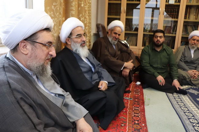 دیدار اساتید و طلاب حوزه علمیه حضرت ولی عصر(ع) شهرستان بناب و خانواده آنان