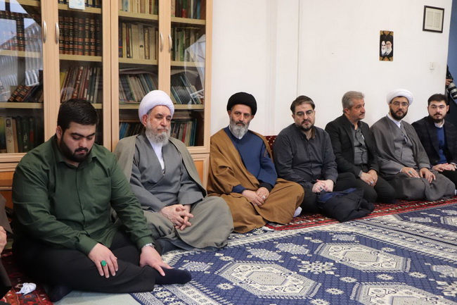 دیدار اساتید و طلاب حوزه علمیه حضرت ولی عصر(ع) شهرستان بناب و خانواده آنان