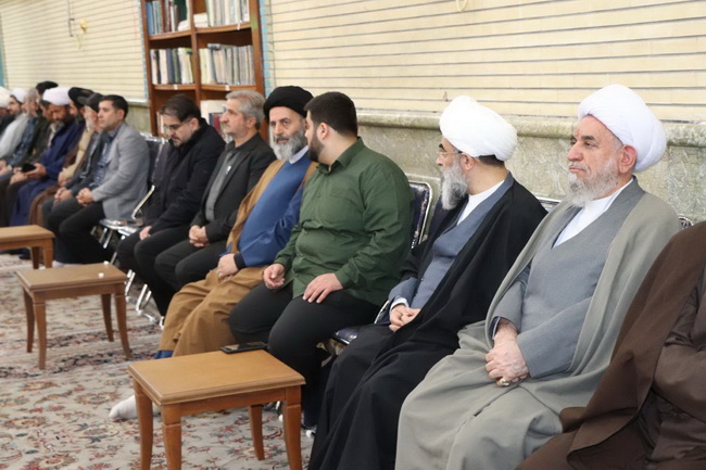 دیدار اساتید و طلاب حوزه علمیه حضرت ولی عصر(ع) شهرستان بناب و خانواده آنان