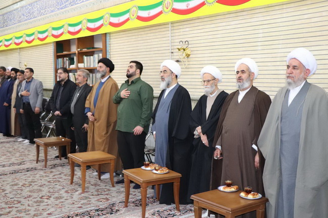 دیدار اساتید و طلاب حوزه علمیه حضرت ولی عصر(ع) شهرستان بناب و خانواده آنان