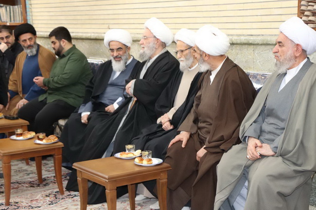 دیدار اساتید و طلاب حوزه علمیه حضرت ولی عصر(ع) شهرستان بناب و خانواده آنان