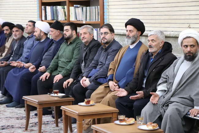دیدار اساتید و طلاب حوزه علمیه حضرت ولی عصر(ع) شهرستان بناب و خانواده آنان