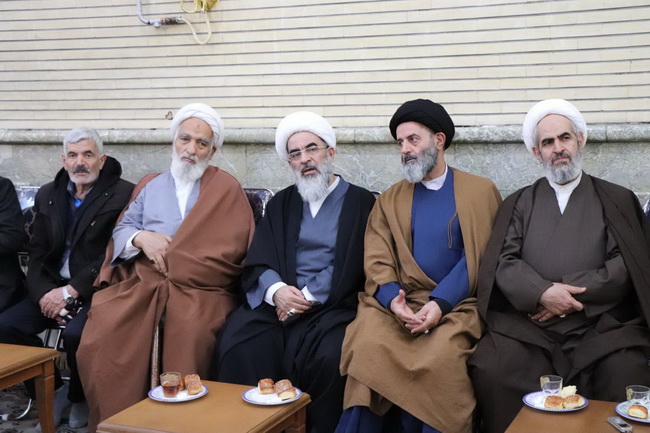 دیدار اساتید و طلاب حوزه علمیه حضرت ولی عصر(ع) شهرستان بناب و خانواده آنان