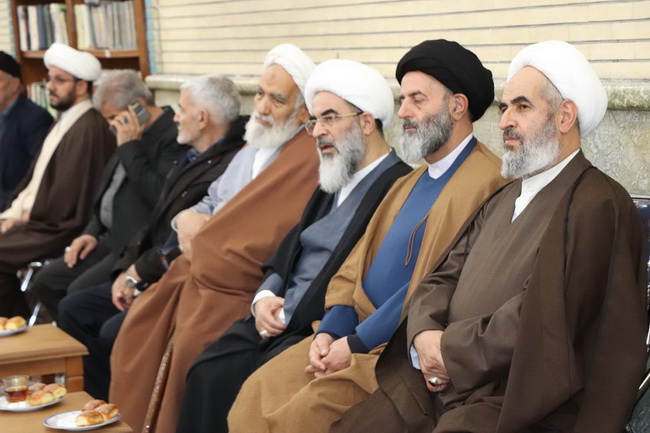 دیدار اساتید و طلاب حوزه علمیه حضرت ولی عصر(ع) شهرستان بناب و خانواده آنان