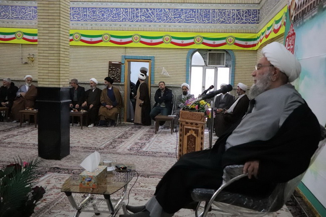 دیدار اساتید و طلاب حوزه علمیه حضرت ولی عصر(ع) شهرستان بناب و خانواده آنان
