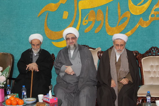 جشن نیمه شعبان و دهه فجر و آئین عمامه گذاری ۲۳ نفر از طلاب حوزه علمیه بناب