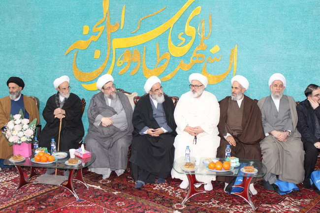 جشن نیمه شعبان و دهه فجر و آئین عمامه گذاری ۲۳ نفر از طلاب حوزه علمیه بناب