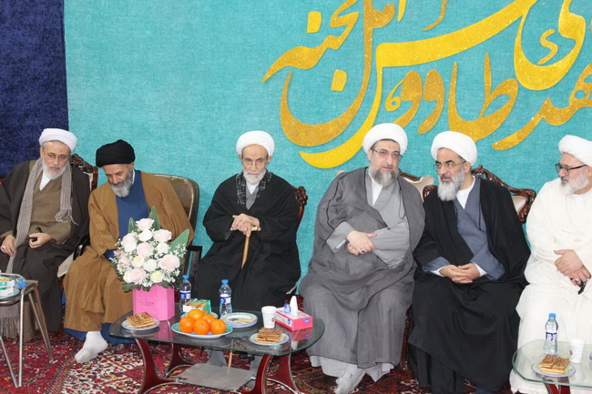 جشن نیمه شعبان و دهه فجر و آئین عمامه گذاری ۲۳ نفر از طلاب حوزه علمیه بناب