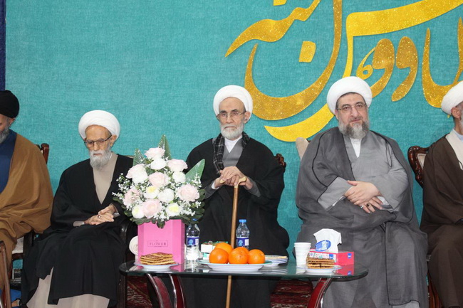 جشن نیمه شعبان و دهه فجر و آئین عمامه گذاری ۲۳ نفر از طلاب حوزه علمیه بناب