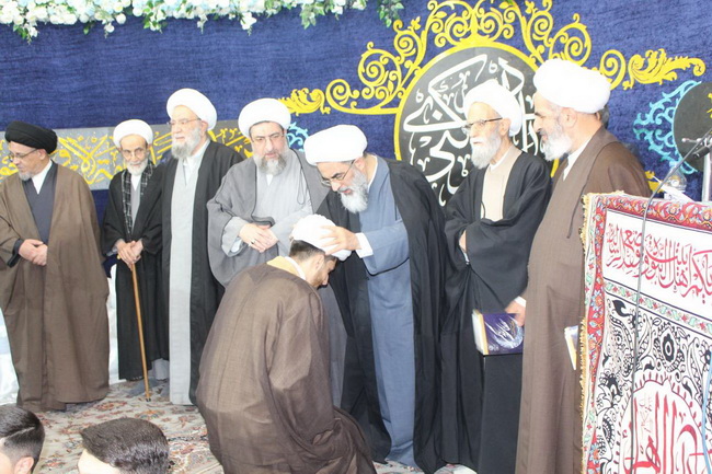 جشن نیمه شعبان و دهه فجر و آئین عمامه گذاری ۲۳ نفر از طلاب حوزه علمیه بناب