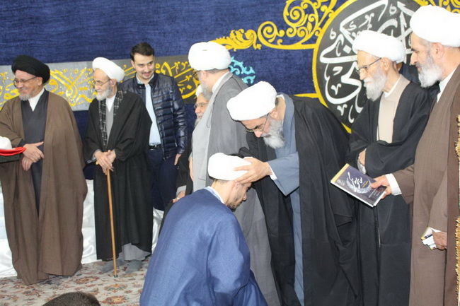 جشن نیمه شعبان و دهه فجر و آئین عمامه گذاری ۲۳ نفر از طلاب حوزه علمیه بناب