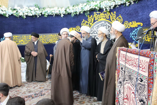جشن نیمه شعبان و دهه فجر و آئین عمامه گذاری ۲۳ نفر از طلاب حوزه علمیه بناب