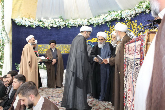 جشن نیمه شعبان و دهه فجر و آئین عمامه گذاری ۲۳ نفر از طلاب حوزه علمیه بناب