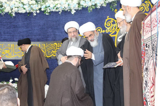 جشن نیمه شعبان و دهه فجر و آئین عمامه گذاری ۲۳ نفر از طلاب حوزه علمیه بناب