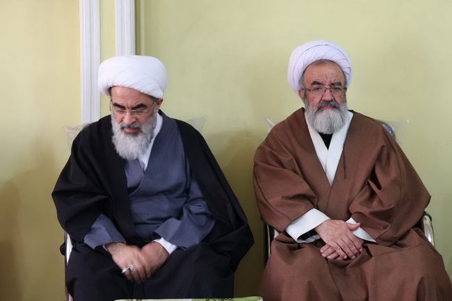 دیدار جمعی از علما و فضلای تبریز، ائمه جمعه و استاندار آذربایجان شرقی با آیت الله فاضل لنکرانی در دفتر معظم له در تبریز