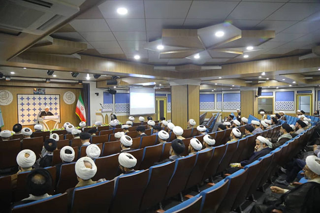 تجلیل از اساتید مجتمع آموزشی پژوهشی ائمه اطهار(ع)