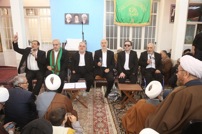 مراسم جشن مبعث و عمامه گذاری جمعی از طلاب