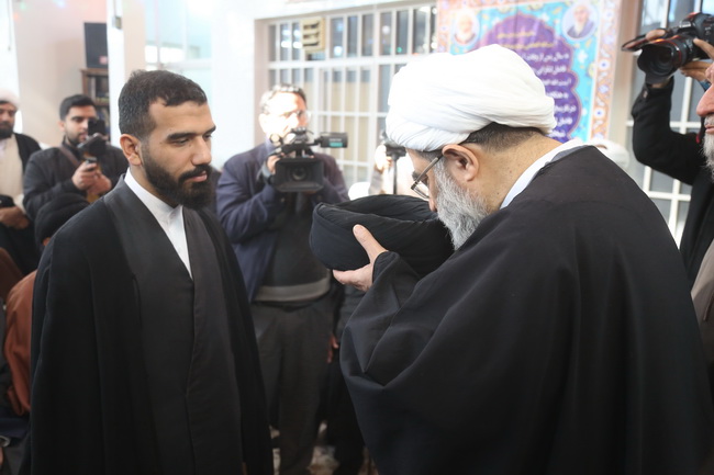 مراسم جشن مبعث و عمامه گذاری جمعی از طلاب