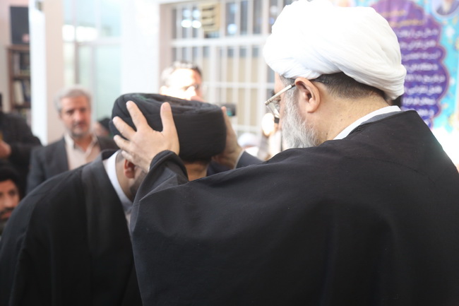 مراسم جشن مبعث و عمامه گذاری جمعی از طلاب