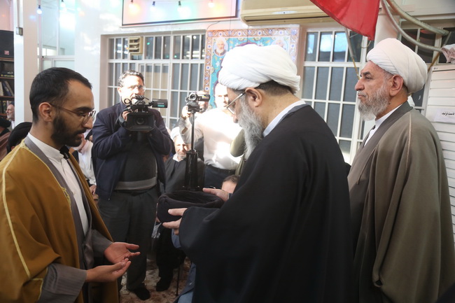 مراسم جشن مبعث و عمامه گذاری جمعی از طلاب