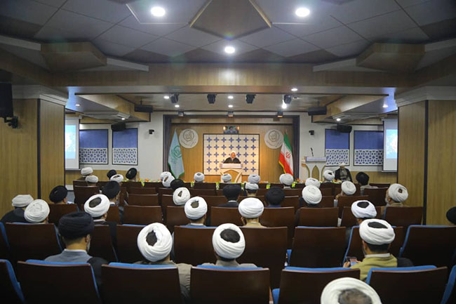 تجلیل از اساتید مجتمع آموزشی پژوهشی ائمه اطهار(ع)