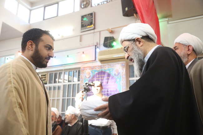 مراسم جشن مبعث و عمامه گذاری جمعی از طلاب