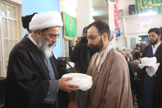 مراسم جشن مبعث و عمامه گذاری جمعی از طلاب