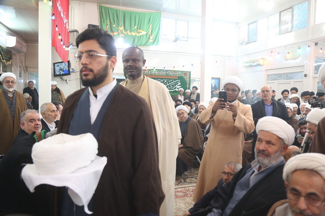 مراسم جشن مبعث و عمامه گذاری جمعی از طلاب