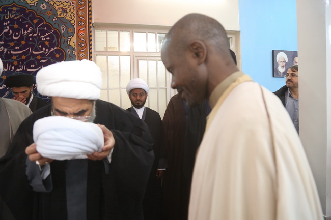 مراسم جشن مبعث و عمامه گذاری جمعی از طلاب