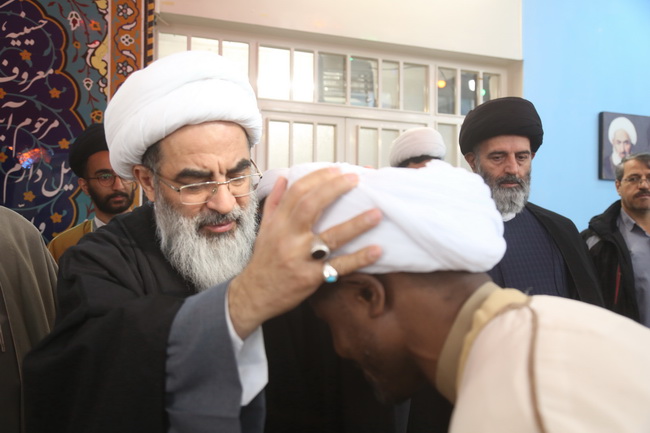 مراسم جشن مبعث و عمامه گذاری جمعی از طلاب