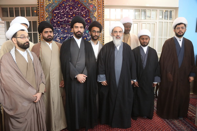 مراسم جشن مبعث و عمامه گذاری جمعی از طلاب