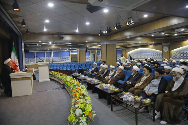 تجلیل از اساتید مجتمع آموزشی پژوهشی ائمه اطهار(ع)