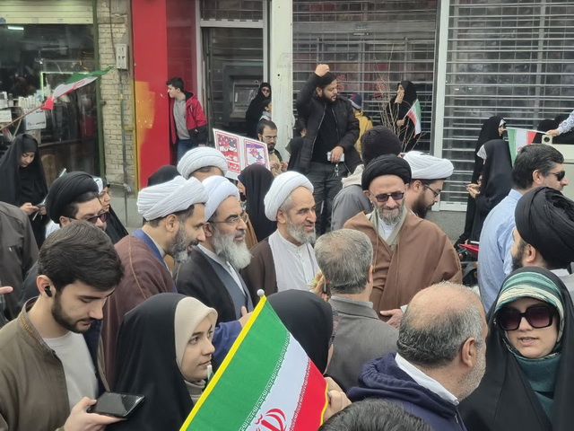 حضور در راهپیمایی دشمن شکن ۲۲ بهمن