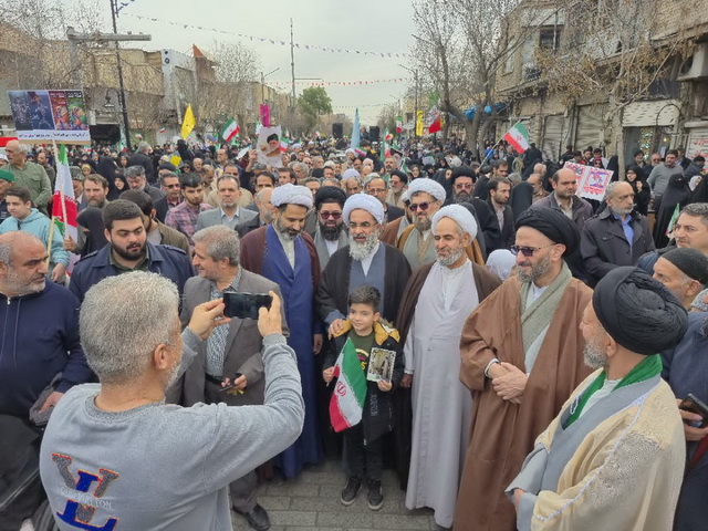 حضور در راهپیمایی دشمن شکن ۲۲ بهمن