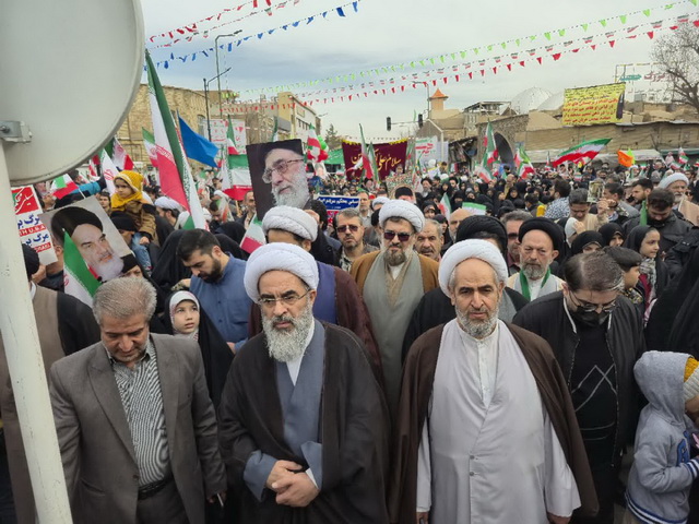 حضور در راهپیمایی دشمن شکن ۲۲ بهمن