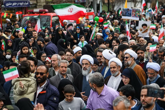 حضور در راهپیمایی دشمن شکن ۲۲ بهمن