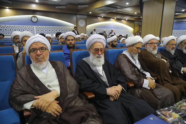 تجلیل از اساتید مجتمع آموزشی پژوهشی ائمه اطهار(ع)