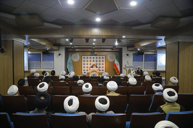 تجلیل از اساتید مجتمع آموزشی پژوهشی ائمه اطهار(ع)