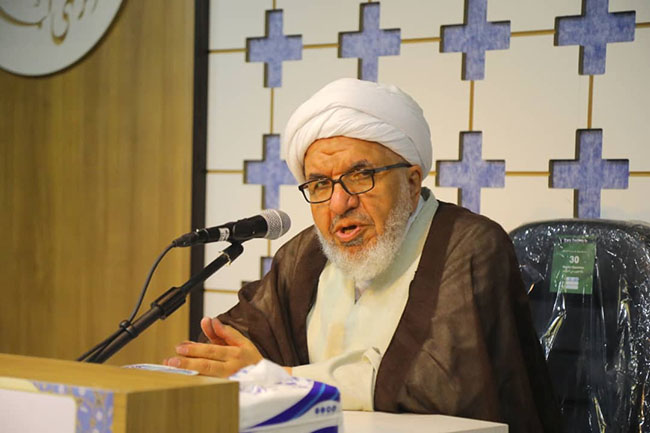 تجلیل از اساتید مجتمع آموزشی پژوهشی ائمه اطهار(ع)