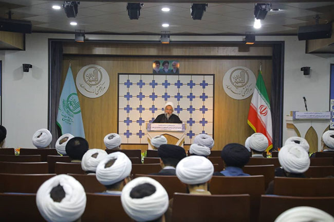 تجلیل از اساتید مجتمع آموزشی پژوهشی ائمه اطهار(ع)