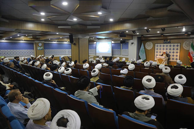 تجلیل از اساتید مجتمع آموزشی پژوهشی ائمه اطهار(ع)